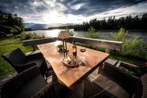 Skeena River House Bed & Breakfast Terrace